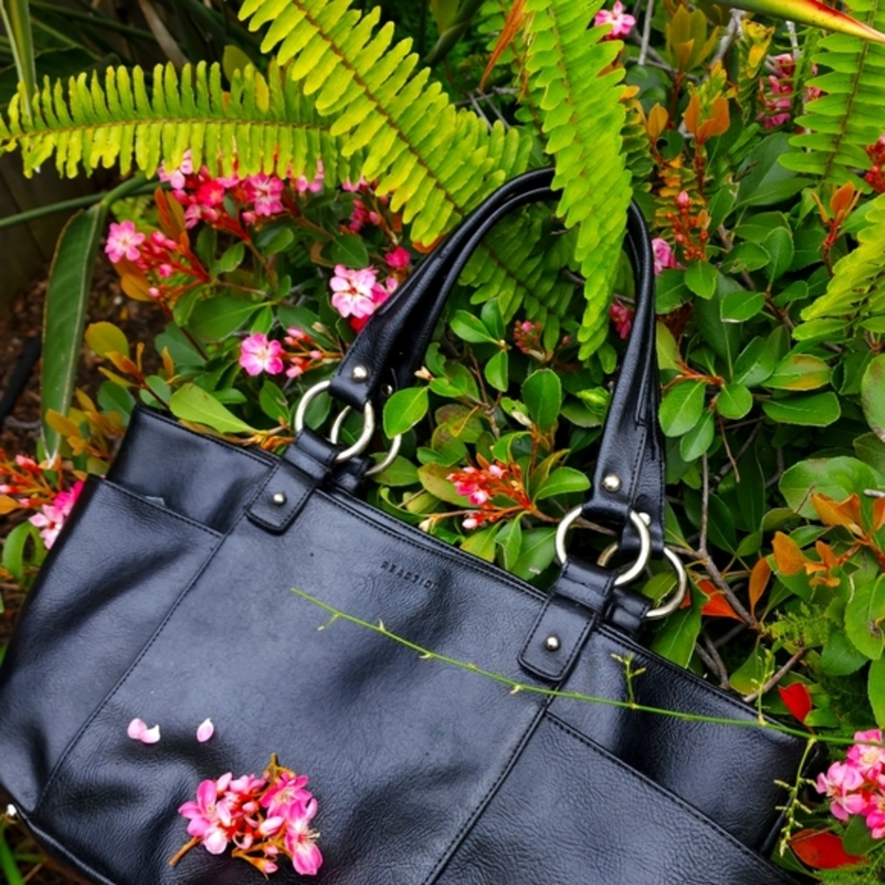 Kenneth Cole Reaction shoulder tote bag